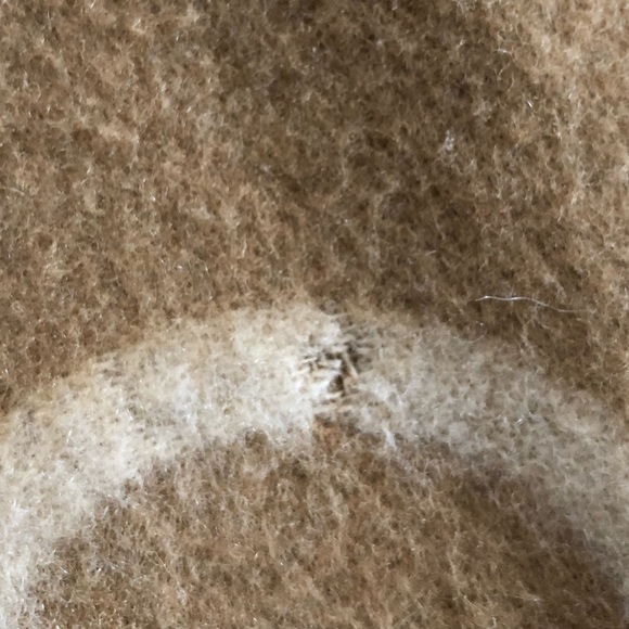 LOUIS VUITTON CASHMERE LOGO SCARF - Picture 4 of 5